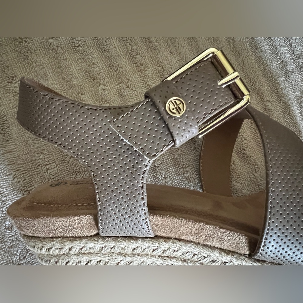 👡 NWOB! Giani Bernini Tan Sandals - Picture 10 of 12